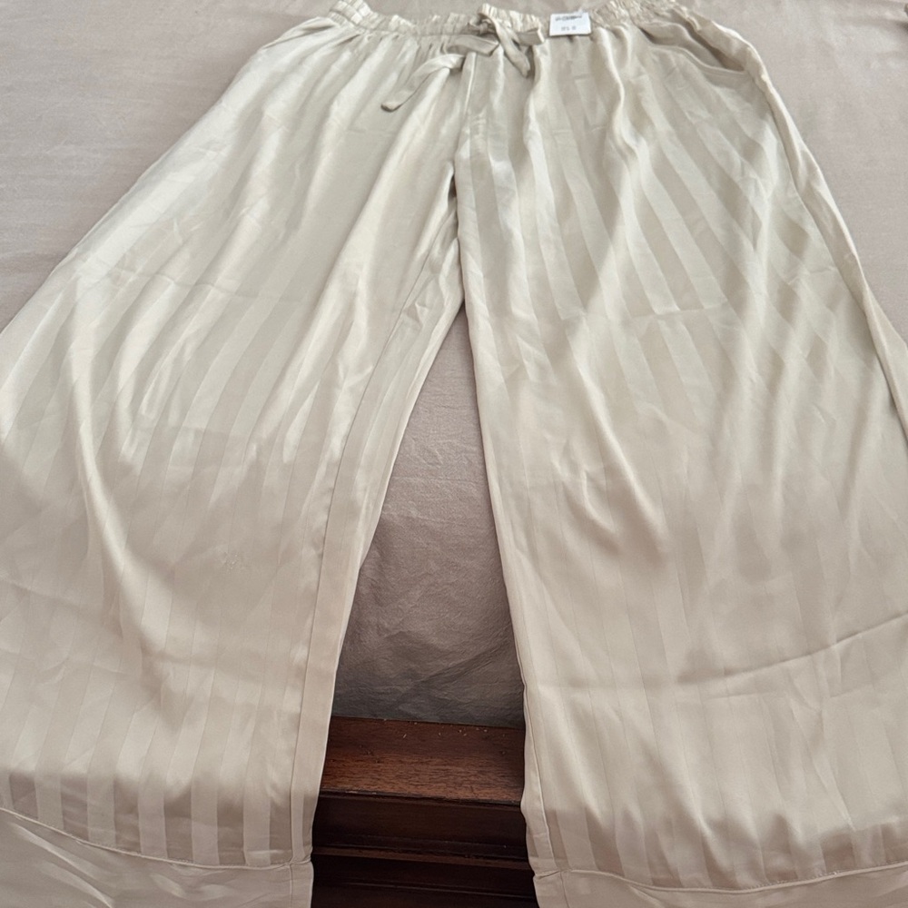 Abercrombie & Fitch Elegant Cream Wide-Leg Pajama Pants